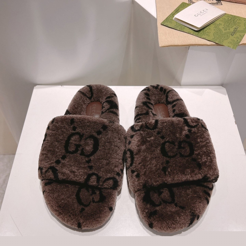 G*u*i slippers